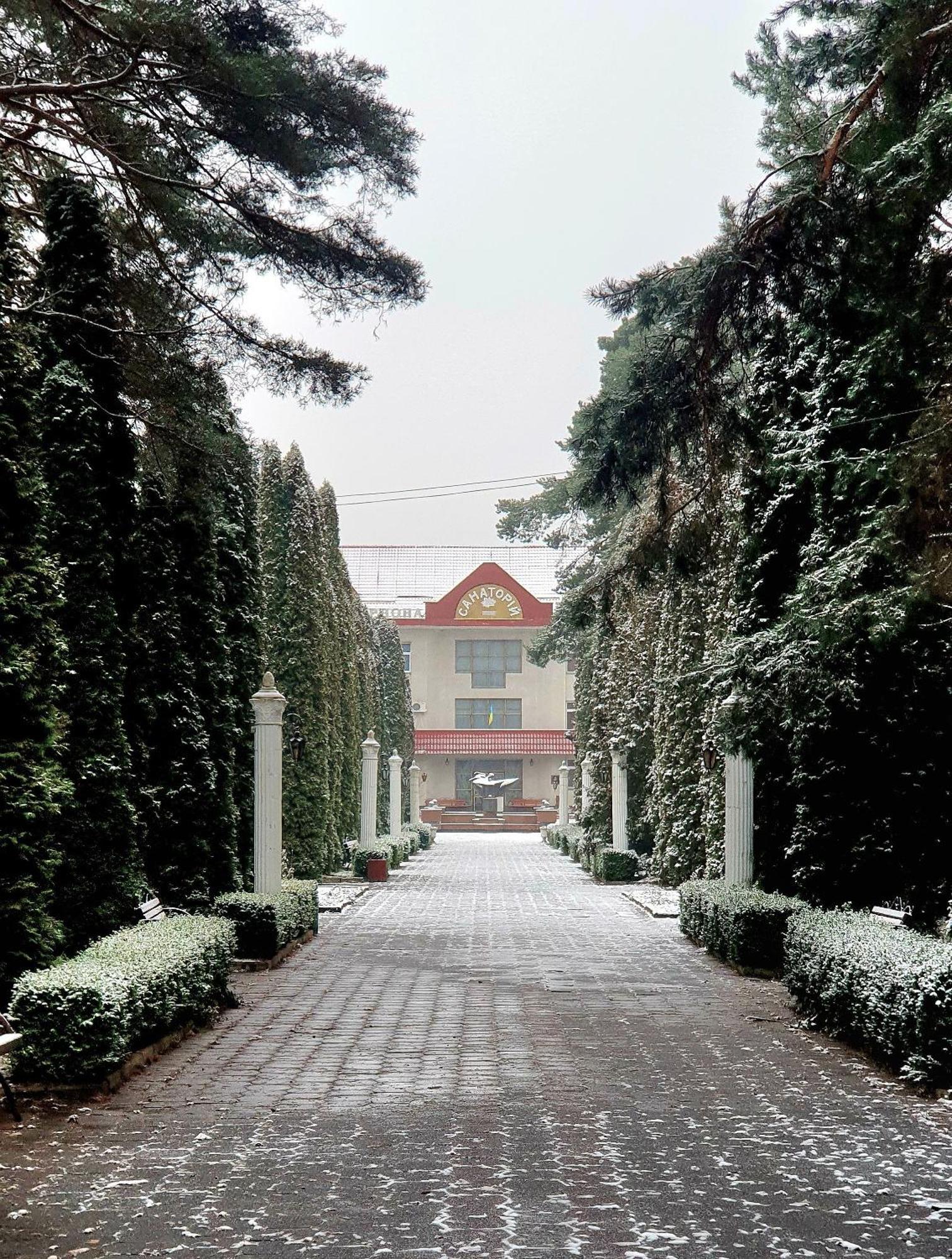 Санаторій Червона Калина Zhobryn Экстерьер фото